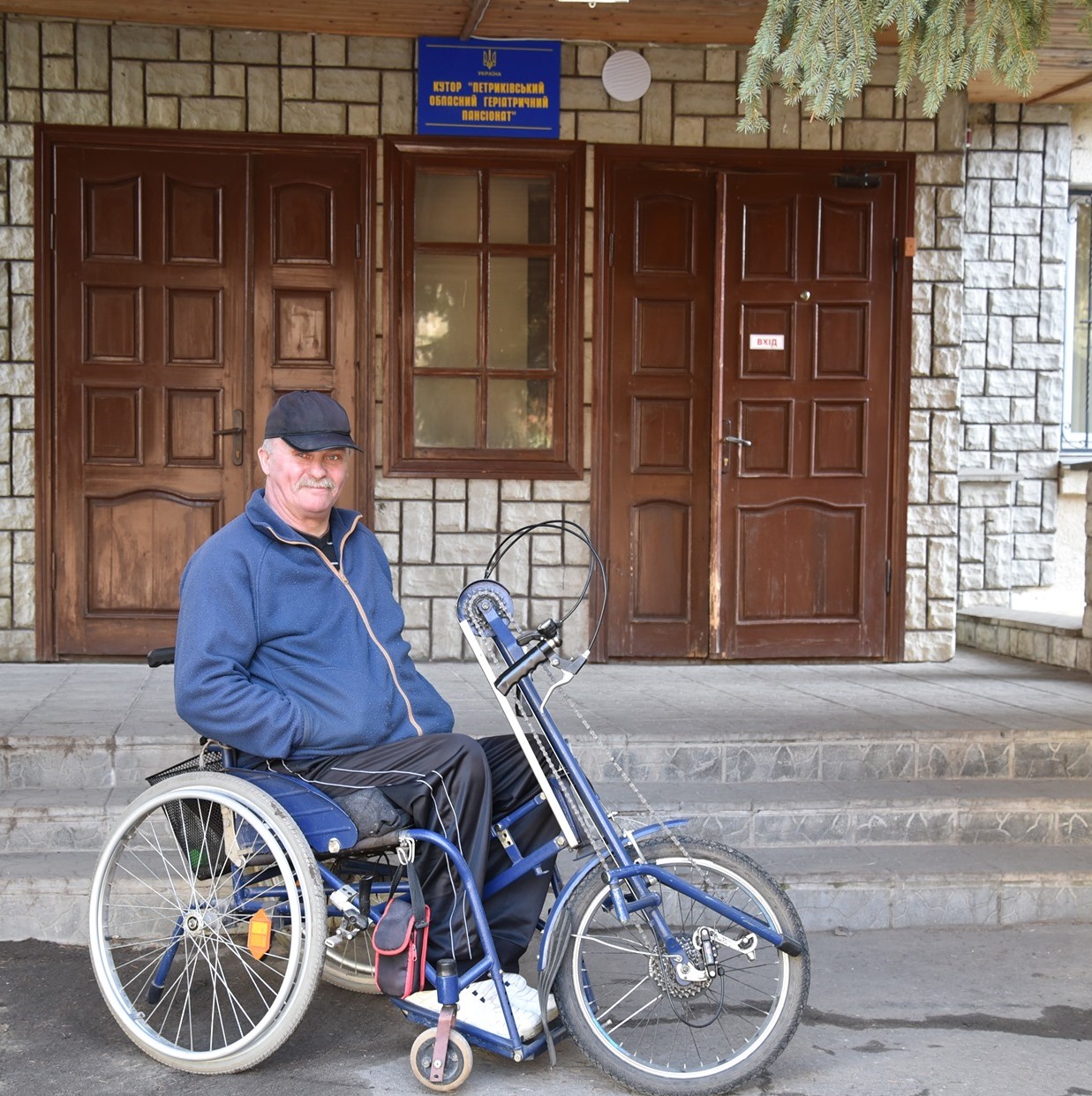 Пансіонат спільно із МСЕК забезпечує підопічних із порушенням опорно-рухового апарату технічними засобами пересування та реабілітації.